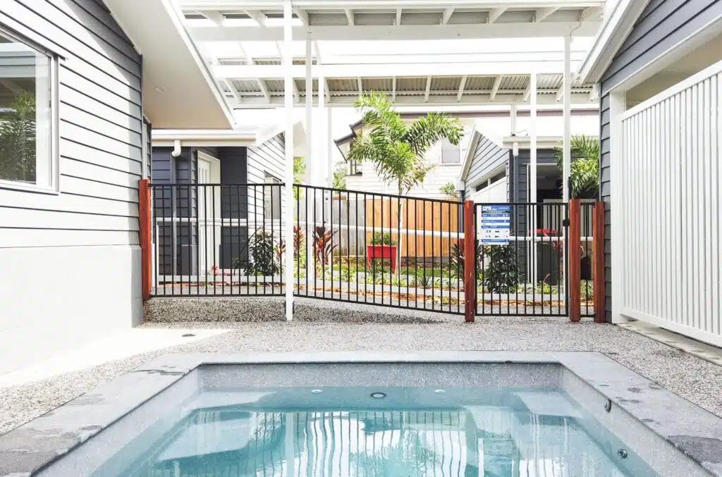 Mitchelton – image 4